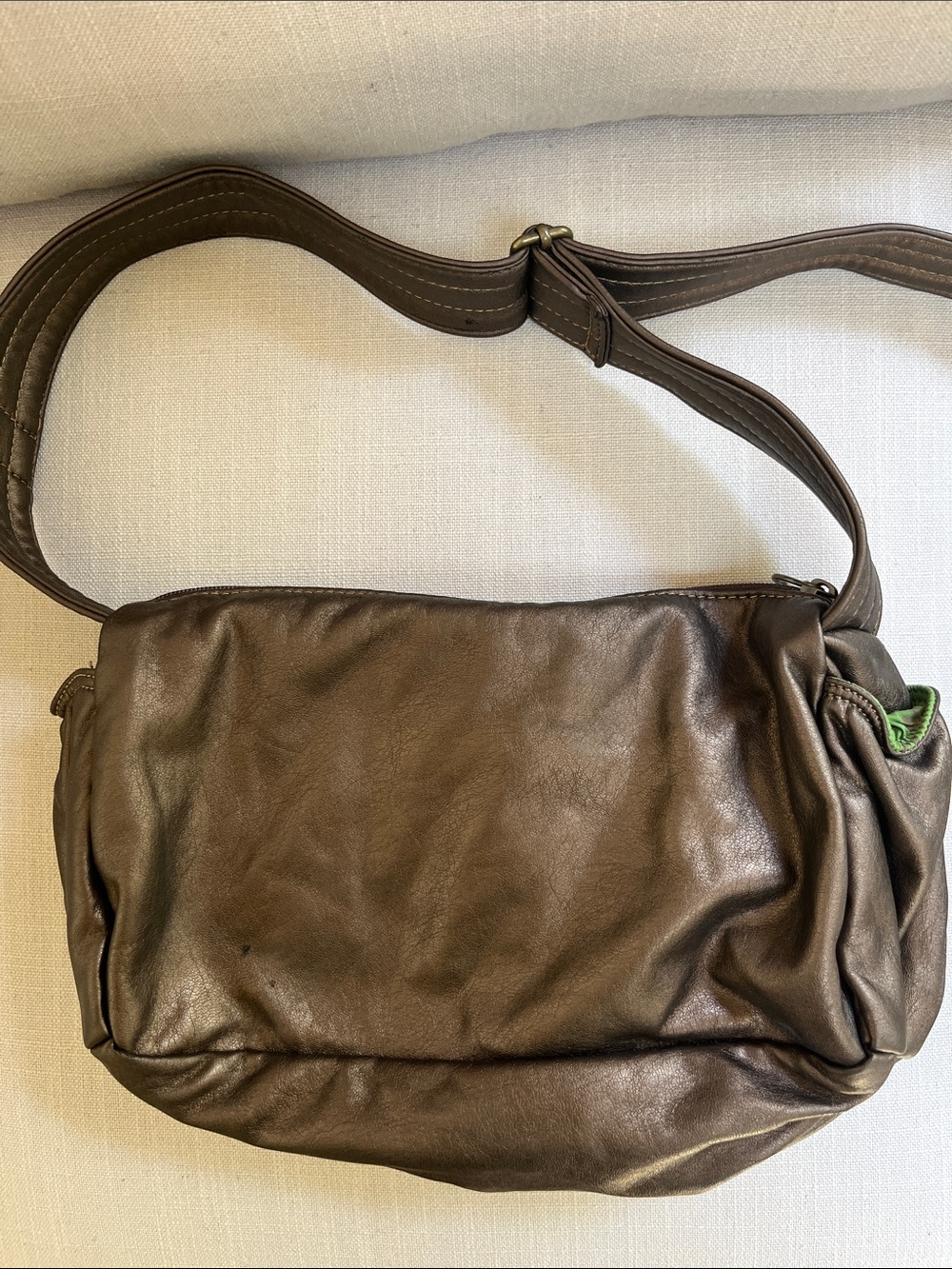 Etnies Bronze Shoulder Bag with Dual Front Pockets - Picture 2 of 5